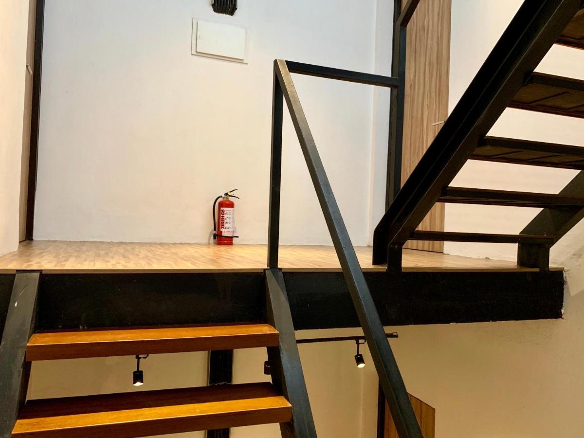 Stay Inn Hostel Jakarta Exterior photo